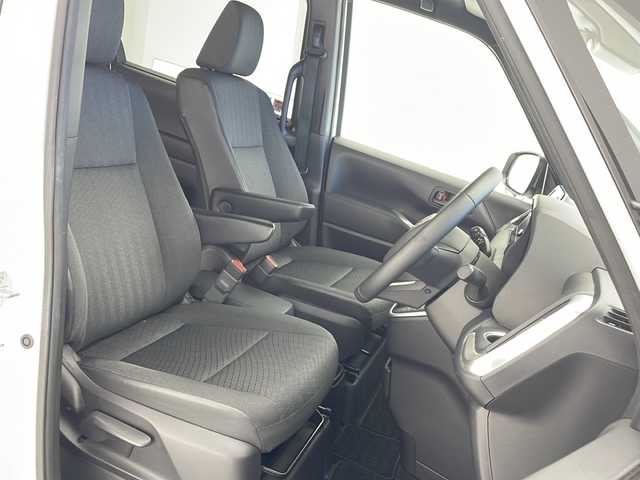 トヨタ ヴォクシー S－G 沖縄県 2022(令4)年 4.6万km ホワイトパールクリスタルシャイン 純正ディスプレイオーディオ/（フルセグTV/FM・AM/Bluetooth）　/バックモニター　/トヨタセーフティーセンス　/ワンオーナー　/両側パワスラ　/純正１６インチＡＷ　/オートライト/ＥＴＣ/スマートキー/純正フロアマット/クルコン