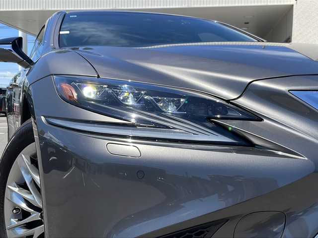 レクサス ＬＳ 500h Iパッケージ 道北・旭川 2017(平29)年 3.2万km マンガンラスター ・禁煙車/・4WD/・純正ナビ/　CD/DVD/BT/SD/TV/USB/・サンルーフ/・電動リアゲート/・全方位カメラ/・パワートランク/・デジタルインナーミラー/・セーフティシステムプラスA/　PCS/　LDA/　FCTA/・前席パワーシート/・前席シートヒーター/エアシート/・パドルシフト/・ミラーヒーター/・オートLED/・オートマチックハイビーム/・HUD/・革巻きステアリング/・ステアリングリモコン/・アクセサリーコンセント1500W/・保証書/・純正フロアマット/・ドアバイザー