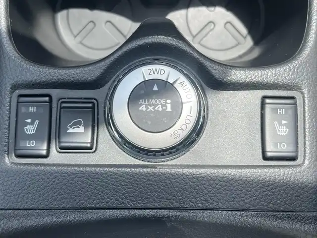 日産 エクストレイル ハイブリッド モード・プレミア 秋田県 2016(平28)年 9.7万km ブリリアントホワイトパール ４WD/衝突軽減システム/LEDヘッドライト/社外アルミ/スマートキー/アイドリングストップ/プッシュスタート/コーナーセンサー/ダウンヒルアシストコントロール/ステアリングスイッチ/前席シートヒーター/純正エンジンスターター/ETC/ルーフレール/純正フロアマット/純正ドアバイザー/オートライト/オートエアコン/パワーステアリング/パワーウィンドウ/横滑り防止/電動格納ウィンカーミラー/保証書/取扱説明書/記録簿