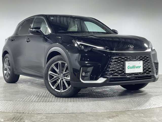 レクサス ＬＢＸ エレガント 神奈川県 2024(令6)年 0.4万km ブラックマイカ Lexus Safety System+/純正ディスプレイオーディオ/・BT/フルセグTV/USB/MiraCast/アラウンドビューモニター/レザーシート/パワーシート(D)/シートヒーター(D/N)/メモリシート(D)/電動サイドブレーキ/オートブレーキホールド/スマートキー/スペアキー(2本)/プッシュスタートボタン/ビルトインETC2.0/パワーバックドア/革巻きステアリング/ステアリングスイッチ/Autoライト/SOSコール/自動防眩ミラー/LEDヘッドライト/フォグランプ/ステアリングヒーター/電動格納ミラー/ウィンカーミラー/タイプコネクト/純正アルミホイール/社外フロアマット