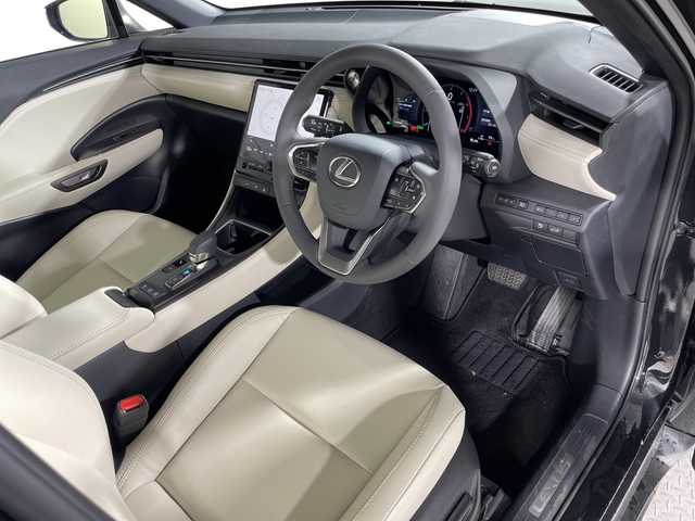レクサス ＬＢＸ エレガント 神奈川県 2024(令6)年 0.4万km ブラックマイカ Lexus Safety System+/純正ディスプレイオーディオ/・BT/フルセグTV/USB/MiraCast/アラウンドビューモニター/レザーシート/パワーシート(D)/シートヒーター(D/N)/メモリシート(D)/電動サイドブレーキ/オートブレーキホールド/スマートキー/スペアキー(2本)/プッシュスタートボタン/ビルトインETC2.0/パワーバックドア/革巻きステアリング/ステアリングスイッチ/Autoライト/SOSコール/自動防眩ミラー/LEDヘッドライト/フォグランプ/ステアリングヒーター/電動格納ミラー/ウィンカーミラー/タイプコネクト/純正アルミホイール/社外フロアマット