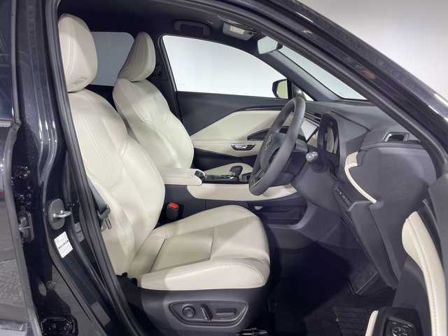 レクサス ＬＢＸ エレガント 神奈川県 2024(令6)年 0.4万km ブラックマイカ Lexus Safety System+/純正ディスプレイオーディオ/・BT/フルセグTV/USB/MiraCast/アラウンドビューモニター/レザーシート/パワーシート(D)/シートヒーター(D/N)/メモリシート(D)/電動サイドブレーキ/オートブレーキホールド/スマートキー/スペアキー(2本)/プッシュスタートボタン/ビルトインETC2.0/パワーバックドア/革巻きステアリング/ステアリングスイッチ/Autoライト/SOSコール/自動防眩ミラー/LEDヘッドライト/フォグランプ/ステアリングヒーター/電動格納ミラー/ウィンカーミラー/タイプコネクト/純正アルミホイール/社外フロアマット