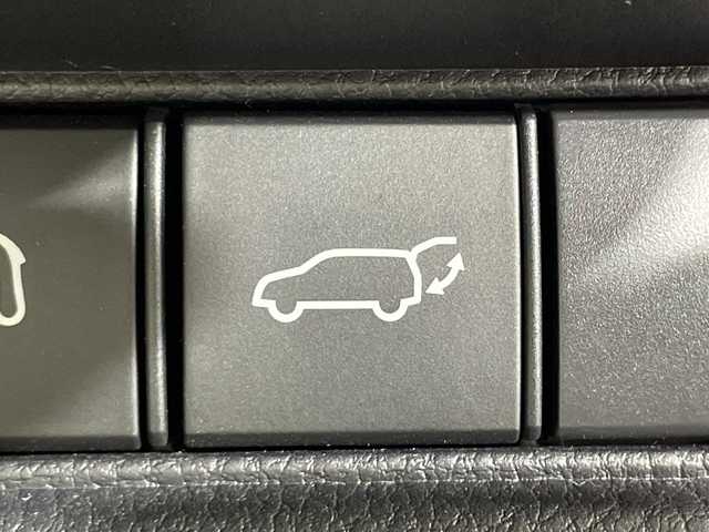 レクサス ＬＢＸ エレガント 神奈川県 2024(令6)年 0.4万km ブラックマイカ Lexus Safety System+/純正ディスプレイオーディオ/・BT/フルセグTV/USB/MiraCast/アラウンドビューモニター/レザーシート/パワーシート(D)/シートヒーター(D/N)/メモリシート(D)/電動サイドブレーキ/オートブレーキホールド/スマートキー/スペアキー(2本)/プッシュスタートボタン/ビルトインETC2.0/パワーバックドア/革巻きステアリング/ステアリングスイッチ/Autoライト/SOSコール/自動防眩ミラー/LEDヘッドライト/フォグランプ/ステアリングヒーター/電動格納ミラー/ウィンカーミラー/タイプコネクト/純正アルミホイール/社外フロアマット