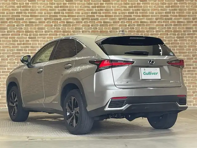 レクサス ＮＸ 300h バージョンL 岩手県 2020(令2)年 3.9万km ソニックチタニウム 4WD/ムーンルーフ/三眼フルLED/全周囲カメラ/レクサスセーフティシステム+/衝突被害軽減システム/レーダークルーズコントロール/横滑り防止装置/本革シート/ETC2.0/フルセグTV/MTモード付きAT/電動リアゲート/ドライブレコーダー/純正ナビ/純正フロアマット/純正アルミホイール18インチ/パワーシート/シートヒーター/コーナーセンサー/レーンアシスト/オートライト/オートマチックハイビーム/ハンドルヒーター/シートメモリー