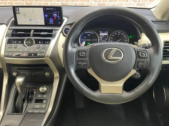 レクサス ＮＸ 300h バージョンL 岩手県 2020(令2)年 3.9万km ソニックチタニウム 4WD/ムーンルーフ/三眼フルLED/全周囲カメラ/レクサスセーフティシステム+/衝突被害軽減システム/レーダークルーズコントロール/横滑り防止装置/本革シート/ETC2.0/フルセグTV/MTモード付きAT/電動リアゲート/ドライブレコーダー/純正ナビ/純正フロアマット/純正アルミホイール18インチ/パワーシート/シートヒーター/コーナーセンサー/レーンアシスト/オートライト/オートマチックハイビーム/ハンドルヒーター/シートメモリー
