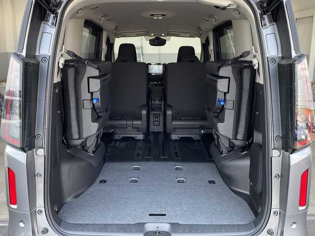 日産 セレナ X 栃木県 2023(令5)年 1.4万km ダークメタルグレー ディスプレイオーディオ/Bluetooth CD DVD/プロパイロット/追従式クルーズコントロール/電動パーキング/パドルシフト/ブレーキホールド/ドアバイザー/プッシュスタート/純正16インチアルミホイール/純正フロアマット/コーナーセンサー/レーンキープアシスト/オートライト/LEDヘッドライト/衝突被害軽減システム