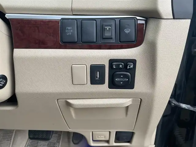 トヨタ エスティマ アエラス 愛知県 2013(平25)年 9.6万km ブラック (株)IDOMが運営する【じしゃロン豊川店】の自社ローン専用車両になります。こちらは現金またはオートローンご利用時の価格です。自社ローンご希望の方は別途その旨お申付け下さい/純正HDDナビ/　　〇ワンセグTV/　　〇Bluetooth/　　〇CD/DVD/社外フリップダウンモニター（アルパイン）/クルーズコントロール/ガラスルーフ/両側パワースライドドア/ETC/バックカメラ/純正AW/前後ドライブレコーダー