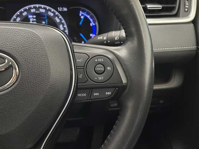 トヨタ ＲＡＶ４ ハイブリッドG 長野県 2020(令2)年 4万km センシュアルレッドマイカ 4WD/純正SDナビ（型番：NSZT-Y68T)/（フルセグTV＆CD＆USB＆SD＆HDMI＆FM・AM）/バックカメラ/トヨタセーフティーセンス/LTA/PCS/BSM/RCTA/PKSB/RSA/レーダークルーズコントロール/クリアランスソナー/ETC/置くだけ充電/メモリー式パワーシート（D席）/電動リアゲート/ステアリングヒーター/ステアリングスイッチ/シートヒーター（前席）/ドアバイザー/18インチ純正アルミホイール/純正マット/LEDヘッドライト/オートマチックハイビーム/フォグランプ/スマートキー/スペアキー/保証書/取扱説明書