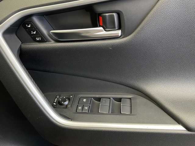 トヨタ ＲＡＶ４ ハイブリッドG 長野県 2020(令2)年 4万km センシュアルレッドマイカ 4WD/純正SDナビ（型番：NSZT-Y68T)/（フルセグTV＆CD＆USB＆SD＆HDMI＆FM・AM）/バックカメラ/トヨタセーフティーセンス/LTA/PCS/BSM/RCTA/PKSB/RSA/レーダークルーズコントロール/クリアランスソナー/ETC/置くだけ充電/メモリー式パワーシート（D席）/電動リアゲート/ステアリングヒーター/ステアリングスイッチ/シートヒーター（前席）/ドアバイザー/18インチ純正アルミホイール/純正マット/LEDヘッドライト/オートマチックハイビーム/フォグランプ/スマートキー/スペアキー/保証書/取扱説明書