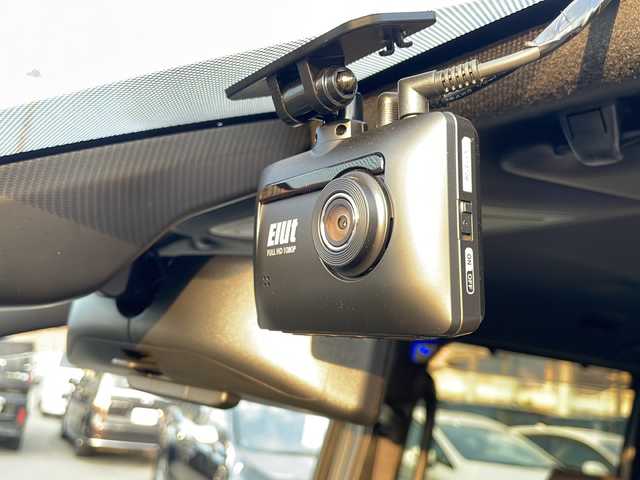 トヨタ エスクァイア ハイブリッド Gi プレミアムパッケージ 山口県 2020(令2)年 7.5万km ブラック Toyota Safety Sense C/(衝突回避支援/レーンディパーチャーアラート/オートマチックハイビーム)/フロントエアロ（TRD　SPORTIRO）/社外１１インチメモリナビ(アルパイン　EX11Z-EQ)/（AM/FM/CD/DVD/BT/フルセグ）/バックカメラ/両側電動スライドドア/クルーズコントロール/LEDオートライト/ハーフレザーシート/シートヒーター/１７インチアルミホイール/ドライブレコーダー　（AG421-DRC）/スマートキー/ビルトインETC