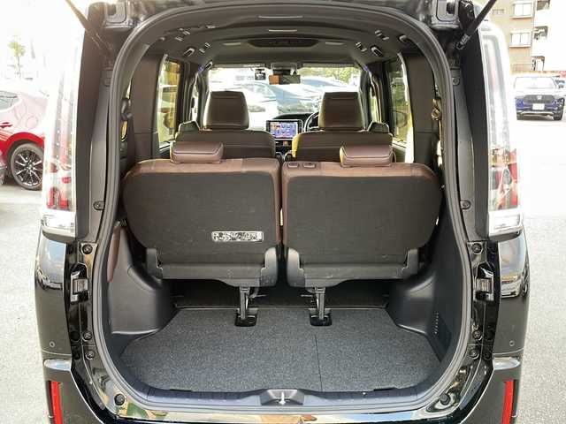 トヨタ エスクァイア ハイブリッド Gi プレミアムパッケージ 山口県 2020(令2)年 7.5万km ブラック Toyota Safety Sense C/(衝突回避支援/レーンディパーチャーアラート/オートマチックハイビーム)/フロントエアロ（TRD　SPORTIRO）/社外１１インチメモリナビ(アルパイン　EX11Z-EQ)/（AM/FM/CD/DVD/BT/フルセグ）/バックカメラ/両側電動スライドドア/クルーズコントロール/LEDオートライト/ハーフレザーシート/シートヒーター/１７インチアルミホイール/ドライブレコーダー　（AG421-DRC）/スマートキー/ビルトインETC