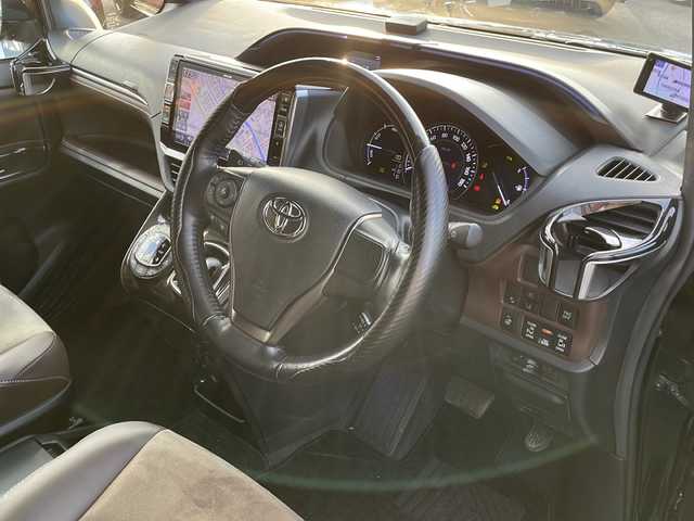 トヨタ エスクァイア ハイブリッド Gi プレミアムパッケージ 山口県 2020(令2)年 7.5万km ブラック Toyota Safety Sense C/(衝突回避支援/レーンディパーチャーアラート/オートマチックハイビーム)/フロントエアロ（TRD　SPORTIRO）/社外１１インチメモリナビ(アルパイン　EX11Z-EQ)/（AM/FM/CD/DVD/BT/フルセグ）/バックカメラ/両側電動スライドドア/クルーズコントロール/LEDオートライト/ハーフレザーシート/シートヒーター/１７インチアルミホイール/ドライブレコーダー　（AG421-DRC）/スマートキー/ビルトインETC