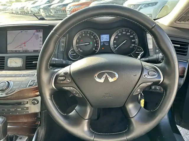 日産 フーガ ハイブリッド VIP 千葉県 2015(平27)年 8万km ダークブルー レザーシート　ナビ　全方位カメラ　ＣＤ　ＴＶ　ＥＴＣ　追従クルコン　後方検知　電動シート　エアーシート　シートヒーター　電動トランク　２０ＡＷ　純正ＡＷ車載 スマートキー インフィニティエンブレム