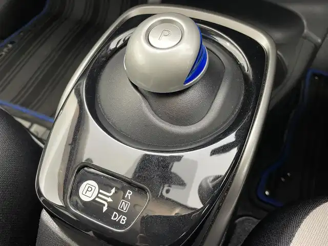 日産 ノート e－パワー X 茨城県 2018(平30)年 2.2万km インペリアルアンバーP 純正ワイドナビ/Bluetooth/フルセグ/radio/CD/DVD/アラウンドビューモニター/ETC/ドラレコ/レーンキープアシスト/前後コーナーセンサー/純正AW/LEDヘッドライト/オートライト/アイドリングストップ