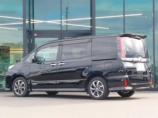 トヨタ ノア Si ダブルバイビーⅢ 東京都 2021(令3)年 2.4万km ブラック 純正9インチナビ（フルセグ/Bluetooth/CD/AM/FM/SD）/トヨタセーフティセンス/レーダークルーズコントロール/レーンキープアシスト/両側パワースライドドア/バックカメラ/ビルトインETC/デュアルオートアエコン/アイドリングストップ/オートハイビーム
