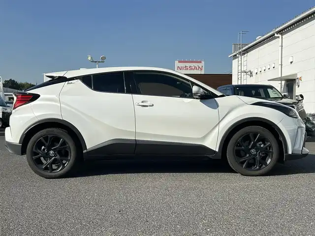 トヨタ Ｃ－ＨＲ G モード ネロセーフティプラスⅡ 広島県 2021(令3)年 3.5万km ホワイトパールクリスタルシャイン ワンオーナー/純正ディスプレイオーディオ/　（Apple Car Play/Android Auto/Bluetooth/AM/FM）/レーダークルーズコントロール/ドライブレコーダー/ビルトインETC/全方位モニター/ブラインドスポットモニター/電子パーキング/オートブレーキホールド/コーナーセンサー/USB入力端子/バックカメラ/純正18インチアルミホイール/純正フロアマット/LEDヘッドライト/フォグランプ/オートマチックハイビーム/衝突被害軽減システム/プッシュスタート/スペアキー