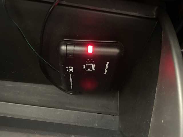 トヨタ ヴィッツ F セーフティーエディションⅢ 岐阜県 2019(令1)年 3.8万km ダークブルーマイカ 純正SDナビ（NSZT-W68T）/フルセグ/BT/DVD/バックカメラ/社外ETC/純正ドライブレコーダー/トヨタセーフティセンス/・プリクラッシュセーフティ/・レーンディパーチャーアラート/・オートマチックハイビーム/・クリアランスソナー/先行車発進/アイドリングストップ/純正フロアマット/サイドバイザー/社外14インチAW/LEDオートライト/フォグランプ