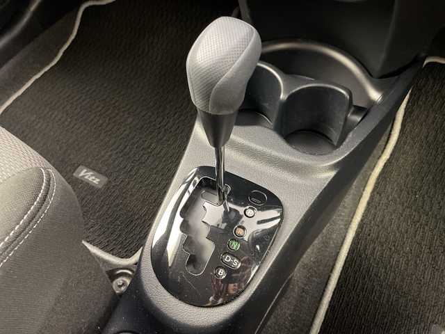 トヨタ ヴィッツ F セーフティーエディションⅢ 岐阜県 2019(令1)年 3.8万km ダークブルーマイカ 純正SDナビ（NSZT-W68T）/フルセグ/BT/DVD/バックカメラ/社外ETC/純正ドライブレコーダー/トヨタセーフティセンス/・プリクラッシュセーフティ/・レーンディパーチャーアラート/・オートマチックハイビーム/・クリアランスソナー/先行車発進/アイドリングストップ/純正フロアマット/サイドバイザー/社外14インチAW/LEDオートライト/フォグランプ