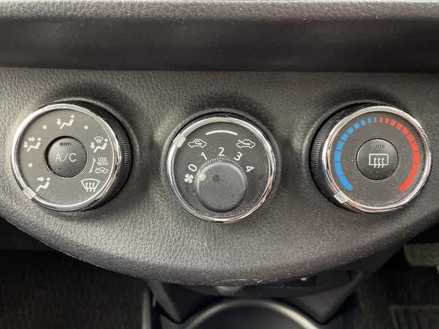 トヨタ ヴィッツ F セーフティーエディションⅢ 岐阜県 2019(令1)年 3.8万km ダークブルーマイカ 純正SDナビ（NSZT-W68T）/フルセグ/BT/DVD/バックカメラ/社外ETC/純正ドライブレコーダー/トヨタセーフティセンス/・プリクラッシュセーフティ/・レーンディパーチャーアラート/・オートマチックハイビーム/・クリアランスソナー/先行車発進/アイドリングストップ/純正フロアマット/サイドバイザー/社外14インチAW/LEDオートライト/フォグランプ