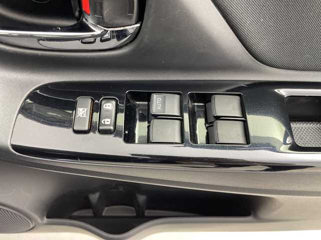 トヨタ ヴィッツ F セーフティーエディションⅢ 岐阜県 2019(令1)年 3.8万km ダークブルーマイカ 純正SDナビ（NSZT-W68T）/フルセグ/BT/DVD/バックカメラ/社外ETC/純正ドライブレコーダー/トヨタセーフティセンス/・プリクラッシュセーフティ/・レーンディパーチャーアラート/・オートマチックハイビーム/・クリアランスソナー/先行車発進/アイドリングストップ/純正フロアマット/サイドバイザー/社外14インチAW/LEDオートライト/フォグランプ