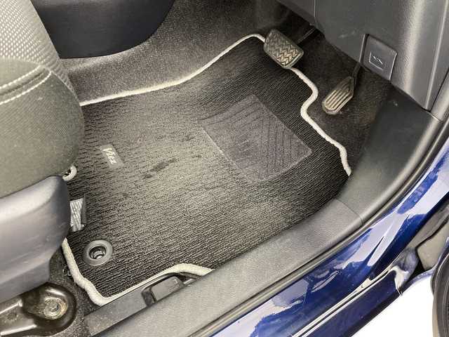 トヨタ ヴィッツ F セーフティーエディションⅢ 岐阜県 2019(令1)年 3.8万km ダークブルーマイカ 純正SDナビ（NSZT-W68T）/フルセグ/BT/DVD/バックカメラ/社外ETC/純正ドライブレコーダー/トヨタセーフティセンス/・プリクラッシュセーフティ/・レーンディパーチャーアラート/・オートマチックハイビーム/・クリアランスソナー/先行車発進/アイドリングストップ/純正フロアマット/サイドバイザー/社外14インチAW/LEDオートライト/フォグランプ