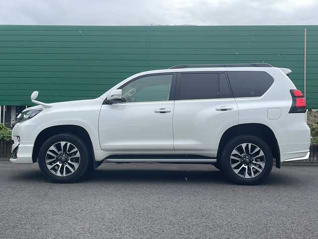 トヨタ ランドクルーザー プラド TX Lパッケージ 茨城県 2021(令3)年 3.7万km ホワイトパールクリスタルシャイン ALPINE9型ナビ/レーダークルーズコントロール/ビルトインETC/ドライブレコーダ/サンルーフ/パワーシート/レザーシート/シートヒーター/エアシート/横滑り防止装置/コーナーセンサー/レーンキープアシスト/衝突軽減システム/オートライト/オートマチックハイビーム/LEDヘッドライト/モデリスタエアロ/純正フロアマット/純正19インチアルミホイール/４WD