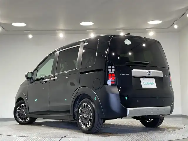 ホンダ フリード ハイブリット e:HEV クロスター 愛知県 2025(令7)年 0.1千km クリスタルブラックパール 登録済未使用車　/純正９インチナビ　/(FM/AM/フルセグTV/AppleCarPlay/AndroidAuto/Bluetooth)/ホンダセンシング　/　　-衝突軽減ブレーキ　/　　-誤発進抑制機能/　　-路線逸脱抑制機能/　　-アダプティブクルーズコントロール/　　-先行車発進お知らせ機能/　　-標識認識機能/　　-オートハイビーム/両側パワースライドドア　/シートヒーター　/ＬＥＤヘッドライト　/LEDフォグランプ/バックカメラ　/コーナーセンサー　/ブラインドスポットモニター　/ＵＳＢ接続　/アクセサリーソケット/ISOFIX/プッシュスタート/　　-スマートキー/電動パーキングブレーキ