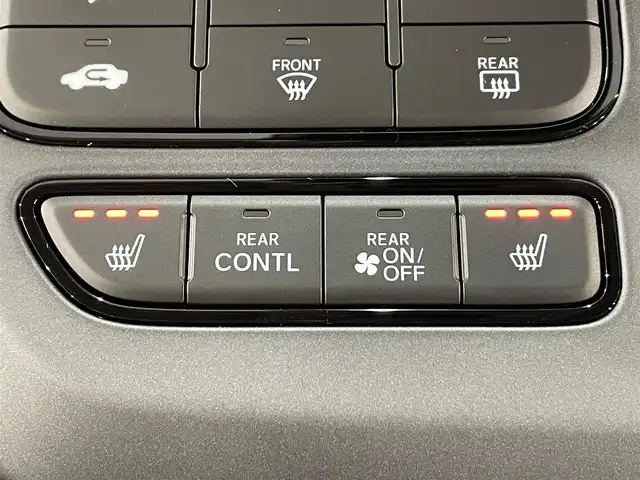 ホンダ フリード ハイブリット e:HEV クロスター 愛知県 2025(令7)年 0.1千km クリスタルブラックパール 登録済未使用車　/純正９インチナビ　/(FM/AM/フルセグTV/AppleCarPlay/AndroidAuto/Bluetooth)/ホンダセンシング　/　　-衝突軽減ブレーキ　/　　-誤発進抑制機能/　　-路線逸脱抑制機能/　　-アダプティブクルーズコントロール/　　-先行車発進お知らせ機能/　　-標識認識機能/　　-オートハイビーム/両側パワースライドドア　/シートヒーター　/ＬＥＤヘッドライト　/LEDフォグランプ/バックカメラ　/コーナーセンサー　/ブラインドスポットモニター　/ＵＳＢ接続　/アクセサリーソケット/ISOFIX/プッシュスタート/　　-スマートキー/電動パーキングブレーキ