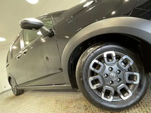 ホンダ フリード ハイブリット e:HEV クロスター 愛知県 2025(令7)年 0.1千km クリスタルブラックパール 登録済未使用車　/純正９インチナビ　/(FM/AM/フルセグTV/AppleCarPlay/AndroidAuto/Bluetooth)/ホンダセンシング　/　　-衝突軽減ブレーキ　/　　-誤発進抑制機能/　　-路線逸脱抑制機能/　　-アダプティブクルーズコントロール/　　-先行車発進お知らせ機能/　　-標識認識機能/　　-オートハイビーム/両側パワースライドドア　/シートヒーター　/ＬＥＤヘッドライト　/LEDフォグランプ/バックカメラ　/コーナーセンサー　/ブラインドスポットモニター　/ＵＳＢ接続　/アクセサリーソケット/ISOFIX/プッシュスタート/　　-スマートキー/電動パーキングブレーキ