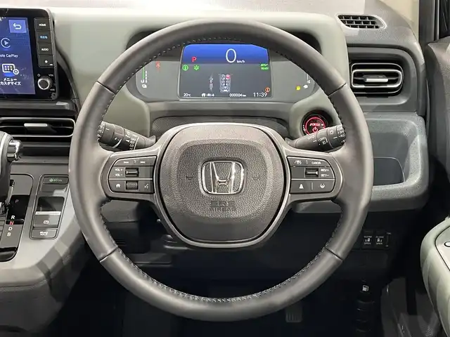 ホンダ フリード ハイブリット e:HEV クロスター 愛知県 2025(令7)年 0.1千km クリスタルブラックパール 登録済未使用車　/純正９インチナビ　/(FM/AM/フルセグTV/AppleCarPlay/AndroidAuto/Bluetooth)/ホンダセンシング　/　　-衝突軽減ブレーキ　/　　-誤発進抑制機能/　　-路線逸脱抑制機能/　　-アダプティブクルーズコントロール/　　-先行車発進お知らせ機能/　　-標識認識機能/　　-オートハイビーム/両側パワースライドドア　/シートヒーター　/ＬＥＤヘッドライト　/LEDフォグランプ/バックカメラ　/コーナーセンサー　/ブラインドスポットモニター　/ＵＳＢ接続　/アクセサリーソケット/ISOFIX/プッシュスタート/　　-スマートキー/電動パーキングブレーキ