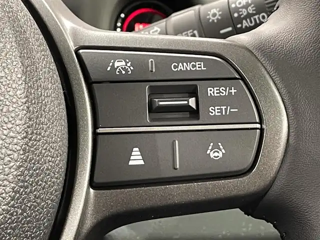 ホンダ フリード ハイブリット e:HEV クロスター 愛知県 2025(令7)年 0.1千km クリスタルブラックパール 登録済未使用車　/純正９インチナビ　/(FM/AM/フルセグTV/AppleCarPlay/AndroidAuto/Bluetooth)/ホンダセンシング　/　　-衝突軽減ブレーキ　/　　-誤発進抑制機能/　　-路線逸脱抑制機能/　　-アダプティブクルーズコントロール/　　-先行車発進お知らせ機能/　　-標識認識機能/　　-オートハイビーム/両側パワースライドドア　/シートヒーター　/ＬＥＤヘッドライト　/LEDフォグランプ/バックカメラ　/コーナーセンサー　/ブラインドスポットモニター　/ＵＳＢ接続　/アクセサリーソケット/ISOFIX/プッシュスタート/　　-スマートキー/電動パーキングブレーキ