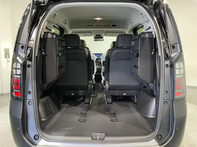 ホンダ フリード ハイブリット e:HEV クロスター 愛知県 2025(令7)年 0.1千km クリスタルブラックパール 登録済未使用車　/純正９インチナビ　/(FM/AM/フルセグTV/AppleCarPlay/AndroidAuto/Bluetooth)/ホンダセンシング　/　　-衝突軽減ブレーキ　/　　-誤発進抑制機能/　　-路線逸脱抑制機能/　　-アダプティブクルーズコントロール/　　-先行車発進お知らせ機能/　　-標識認識機能/　　-オートハイビーム/両側パワースライドドア　/シートヒーター　/ＬＥＤヘッドライト　/LEDフォグランプ/バックカメラ　/コーナーセンサー　/ブラインドスポットモニター　/ＵＳＢ接続　/アクセサリーソケット/ISOFIX/プッシュスタート/　　-スマートキー/電動パーキングブレーキ