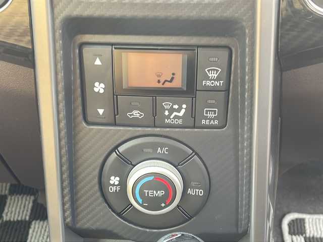 ダイハツ コペン ローブ 千葉県 2014(平26)年 7.3万km リキッドシルバーM 純正ナビ/ＣＤ、ＳＤ、ＵＳＢ/ワンセグＴＶ/ＥＴＣ/バックカメラ/衝突被害軽減ブレーキ/純正フロアマット/前席シートヒーター/ＭＴモード付ＡＴ/スマートキー/プッシュスタート/保証書、取扱説明書