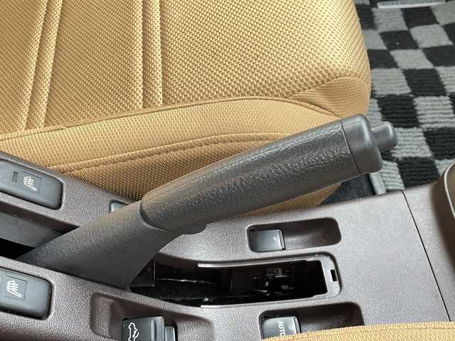 ダイハツ コペン ローブ 千葉県 2014(平26)年 7.3万km リキッドシルバーM 純正ナビ/ＣＤ、ＳＤ、ＵＳＢ/ワンセグＴＶ/ＥＴＣ/バックカメラ/衝突被害軽減ブレーキ/純正フロアマット/前席シートヒーター/ＭＴモード付ＡＴ/スマートキー/プッシュスタート/保証書、取扱説明書