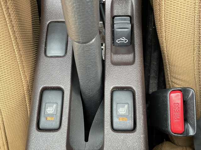 ダイハツ コペン ローブ 千葉県 2014(平26)年 7.3万km リキッドシルバーM 純正ナビ/ＣＤ、ＳＤ、ＵＳＢ/ワンセグＴＶ/ＥＴＣ/バックカメラ/衝突被害軽減ブレーキ/純正フロアマット/前席シートヒーター/ＭＴモード付ＡＴ/スマートキー/プッシュスタート/保証書、取扱説明書