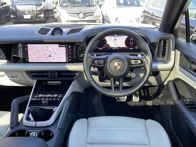 ポルシェ ポルシェ カイエン クーペ 東京都 2024(令6)年 1.2万km グレー 車体色　M9A　クレヨン/スポーツクロノ/新車時保証書　整備記録簿　取扱説明書/ブレーキアシスト/レーンキープアシスト/レーンチェンジアシスト/アダプティブクルーズコントロール/純正ナビ/BT/USB/AppleCarplay/360度カメラ　ETC【2.0】/ドライブレコーダー【前後】/パノラマルーフ【開かない】/レザーシート/シートヒーター/ベンチレーター/フロントメモリー付パワーシート/アクティブサスペンション/スマートキー/LEDヘッドライト/オートライト/パドルシフト付皮巻きハンドル/純正２０インチアルミ