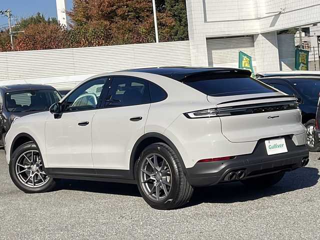 ポルシェ ポルシェ カイエン クーペ 東京都 2024(令6)年 1.2万km グレー 車体色　M9A　クレヨン/スポーツクロノ/新車時保証書　整備記録簿　取扱説明書/ブレーキアシスト/レーンキープアシスト/レーンチェンジアシスト/アダプティブクルーズコントロール/純正ナビ/BT/USB/AppleCarplay/360度カメラ　ETC【2.0】/ドライブレコーダー【前後】/パノラマルーフ【開かない】/レザーシート/シートヒーター/ベンチレーター/フロントメモリー付パワーシート/アクティブサスペンション/スマートキー/LEDヘッドライト/オートライト/パドルシフト付皮巻きハンドル/純正２０インチアルミ