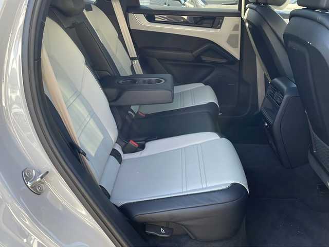 ポルシェ ポルシェ カイエン クーペ 東京都 2024(令6)年 1.2万km グレー 車体色　M9A　クレヨン/スポーツクロノ/新車時保証書　整備記録簿　取扱説明書/ブレーキアシスト/レーンキープアシスト/レーンチェンジアシスト/アダプティブクルーズコントロール/純正ナビ/BT/USB/AppleCarplay/360度カメラ　ETC【2.0】/ドライブレコーダー【前後】/パノラマルーフ【開かない】/レザーシート/シートヒーター/ベンチレーター/フロントメモリー付パワーシート/アクティブサスペンション/スマートキー/LEDヘッドライト/オートライト/パドルシフト付皮巻きハンドル/純正２０インチアルミ