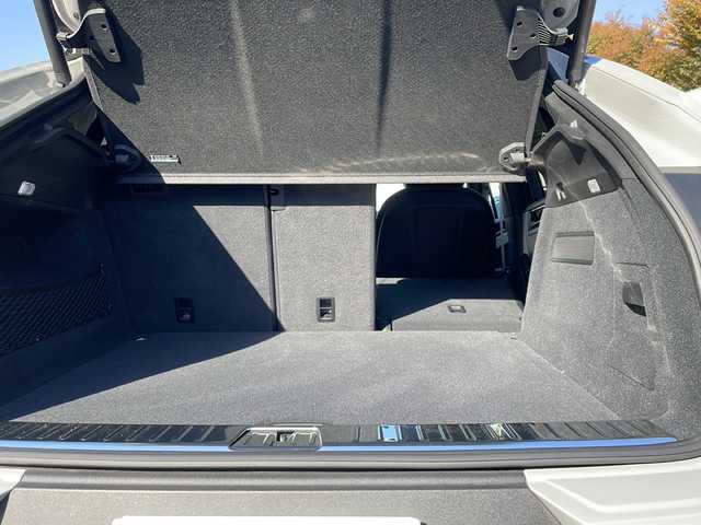 ポルシェ ポルシェ カイエン クーペ 東京都 2024(令6)年 1.2万km グレー 車体色　M9A　クレヨン/スポーツクロノ/新車時保証書　整備記録簿　取扱説明書/ブレーキアシスト/レーンキープアシスト/レーンチェンジアシスト/アダプティブクルーズコントロール/純正ナビ/BT/USB/AppleCarplay/360度カメラ　ETC【2.0】/ドライブレコーダー【前後】/パノラマルーフ【開かない】/レザーシート/シートヒーター/ベンチレーター/フロントメモリー付パワーシート/アクティブサスペンション/スマートキー/LEDヘッドライト/オートライト/パドルシフト付皮巻きハンドル/純正２０インチアルミ