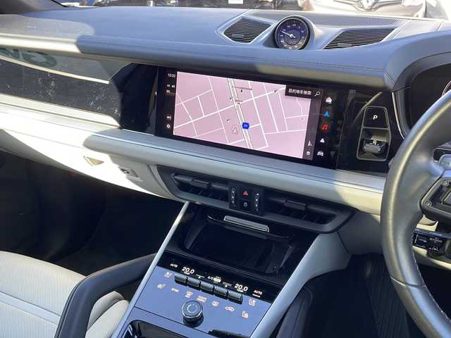 ポルシェ ポルシェ カイエン クーペ 東京都 2024(令6)年 1.2万km グレー 車体色　M9A　クレヨン/スポーツクロノ/新車時保証書　整備記録簿　取扱説明書/ブレーキアシスト/レーンキープアシスト/レーンチェンジアシスト/アダプティブクルーズコントロール/純正ナビ/BT/USB/AppleCarplay/360度カメラ　ETC【2.0】/ドライブレコーダー【前後】/パノラマルーフ【開かない】/レザーシート/シートヒーター/ベンチレーター/フロントメモリー付パワーシート/アクティブサスペンション/スマートキー/LEDヘッドライト/オートライト/パドルシフト付皮巻きハンドル/純正２０インチアルミ