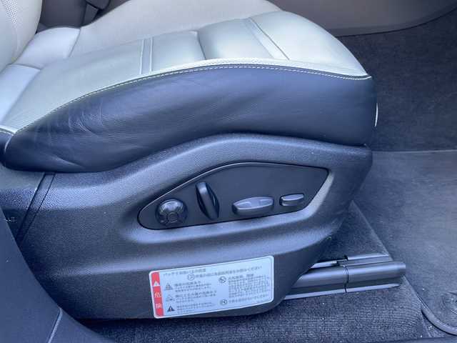 ポルシェ ポルシェ カイエン クーペ 東京都 2024(令6)年 1.2万km グレー 車体色　M9A　クレヨン/スポーツクロノ/新車時保証書　整備記録簿　取扱説明書/ブレーキアシスト/レーンキープアシスト/レーンチェンジアシスト/アダプティブクルーズコントロール/純正ナビ/BT/USB/AppleCarplay/360度カメラ　ETC【2.0】/ドライブレコーダー【前後】/パノラマルーフ【開かない】/レザーシート/シートヒーター/ベンチレーター/フロントメモリー付パワーシート/アクティブサスペンション/スマートキー/LEDヘッドライト/オートライト/パドルシフト付皮巻きハンドル/純正２０インチアルミ