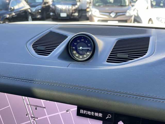 ポルシェ ポルシェ カイエン クーペ 東京都 2024(令6)年 1.2万km グレー 車体色　M9A　クレヨン/スポーツクロノ/新車時保証書　整備記録簿　取扱説明書/ブレーキアシスト/レーンキープアシスト/レーンチェンジアシスト/アダプティブクルーズコントロール/純正ナビ/BT/USB/AppleCarplay/360度カメラ　ETC【2.0】/ドライブレコーダー【前後】/パノラマルーフ【開かない】/レザーシート/シートヒーター/ベンチレーター/フロントメモリー付パワーシート/アクティブサスペンション/スマートキー/LEDヘッドライト/オートライト/パドルシフト付皮巻きハンドル/純正２０インチアルミ