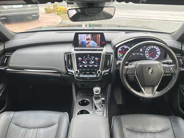 トヨタ クラウン ハイブリッド RS アドバンス 大阪府 2018(平30)年 4.9万km ブラック 純正ナビ（フルセグTV/Bluetooth/DVD）/バックカメラ/レーダークルーズコントロール/ヘッドアップディスプレイ/ブラインドスポットモニター/ETC2.0/前席パワーシート（運転席のみシートメモリー付）/ブレーキホールド機能/電動リヤサンシェード/オートライト/プッシュスタート/パドルシフト/純正18インチアルミホイール