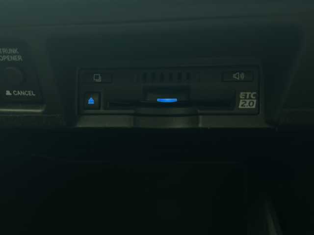 トヨタ クラウン ハイブリッド RS アドバンス 大阪府 2018(平30)年 4.9万km ブラック 純正ナビ（フルセグTV/Bluetooth/DVD）/バックカメラ/レーダークルーズコントロール/ヘッドアップディスプレイ/ブラインドスポットモニター/ETC2.0/前席パワーシート（運転席のみシートメモリー付）/ブレーキホールド機能/電動リヤサンシェード/オートライト/プッシュスタート/パドルシフト/純正18インチアルミホイール