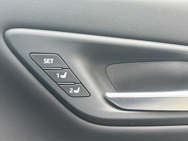 トヨタ クラウン ハイブリッド RS アドバンス 大阪府 2018(平30)年 4.9万km ブラック 純正ナビ（フルセグTV/Bluetooth/DVD）/バックカメラ/レーダークルーズコントロール/ヘッドアップディスプレイ/ブラインドスポットモニター/ETC2.0/前席パワーシート（運転席のみシートメモリー付）/ブレーキホールド機能/電動リヤサンシェード/オートライト/プッシュスタート/パドルシフト/純正18インチアルミホイール