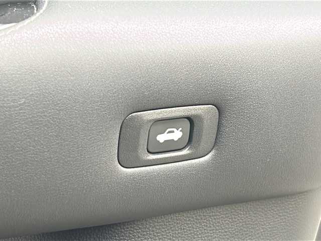 トヨタ クラウン ハイブリッド RS アドバンス 大阪府 2018(平30)年 4.9万km ブラック 純正ナビ（フルセグTV/Bluetooth/DVD）/バックカメラ/レーダークルーズコントロール/ヘッドアップディスプレイ/ブラインドスポットモニター/ETC2.0/前席パワーシート（運転席のみシートメモリー付）/ブレーキホールド機能/電動リヤサンシェード/オートライト/プッシュスタート/パドルシフト/純正18インチアルミホイール