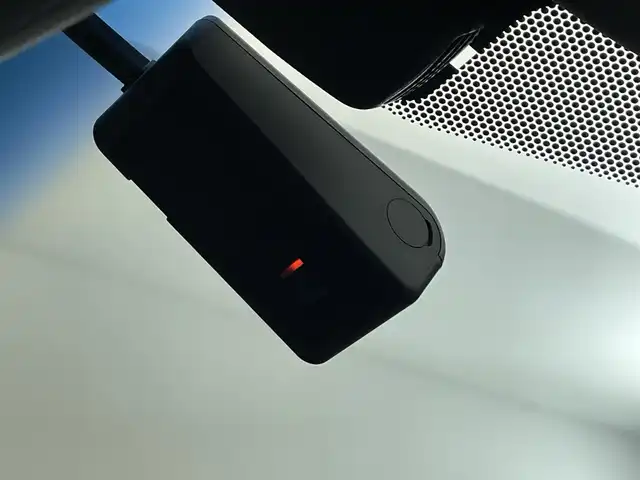 トヨタ クラウン ハイブリッド RS 滋賀県 2019(令1)年 4.4万km ホワイトパールクリスタルシャイン 純正ナビ/【CD/DVD/USB/Bluetooth/フルセグTV】/バックカメラ/ビルトインETC/ドライブレコーダー/トヨタセーフティセンス/・レーントレーシングアシスト/・レーダークルーズコントロール/・プリクラッシュセーフティ/・ロードサインアシスト/・先行車発進告知機能/パワーシート/シートヒーター/ステアリングヒーター/3眼LEDヘッドライト/フォグランプ/オートライト/ダウンサス/プッシュスタート/スマートキー