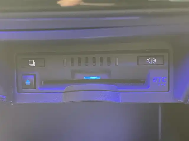 トヨタ クラウン ハイブリッド RS 滋賀県 2019(令1)年 4.4万km ホワイトパールクリスタルシャイン 純正ナビ/【CD/DVD/USB/Bluetooth/フルセグTV】/バックカメラ/ビルトインETC/ドライブレコーダー/トヨタセーフティセンス/・レーントレーシングアシスト/・レーダークルーズコントロール/・プリクラッシュセーフティ/・ロードサインアシスト/・先行車発進告知機能/パワーシート/シートヒーター/ステアリングヒーター/3眼LEDヘッドライト/フォグランプ/オートライト/ダウンサス/プッシュスタート/スマートキー