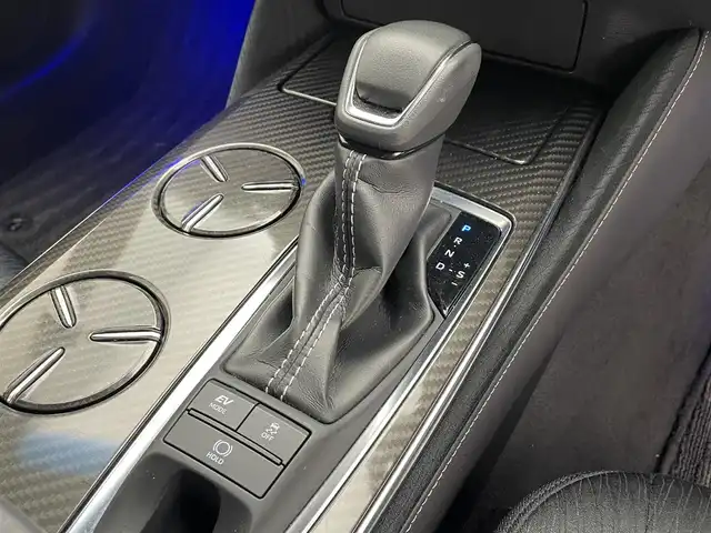 トヨタ クラウン ハイブリッド RS 滋賀県 2019(令1)年 4.4万km ホワイトパールクリスタルシャイン 純正ナビ/【CD/DVD/USB/Bluetooth/フルセグTV】/バックカメラ/ビルトインETC/ドライブレコーダー/トヨタセーフティセンス/・レーントレーシングアシスト/・レーダークルーズコントロール/・プリクラッシュセーフティ/・ロードサインアシスト/・先行車発進告知機能/パワーシート/シートヒーター/ステアリングヒーター/3眼LEDヘッドライト/フォグランプ/オートライト/ダウンサス/プッシュスタート/スマートキー