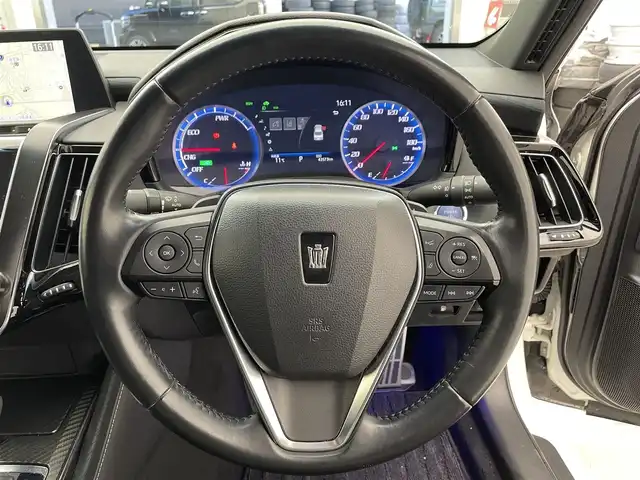 トヨタ クラウン ハイブリッド RS 滋賀県 2019(令1)年 4.4万km ホワイトパールクリスタルシャイン 純正ナビ/【CD/DVD/USB/Bluetooth/フルセグTV】/バックカメラ/ビルトインETC/ドライブレコーダー/トヨタセーフティセンス/・レーントレーシングアシスト/・レーダークルーズコントロール/・プリクラッシュセーフティ/・ロードサインアシスト/・先行車発進告知機能/パワーシート/シートヒーター/ステアリングヒーター/3眼LEDヘッドライト/フォグランプ/オートライト/ダウンサス/プッシュスタート/スマートキー